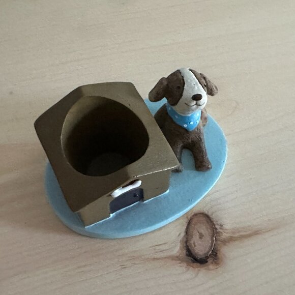 ROOGO | Resin Dog + House Shaped Small Planter | Air Plant - Picture 5 of 7